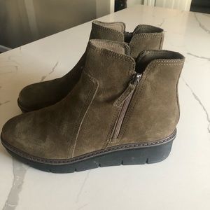 Clarks Airabell Zip Bootie